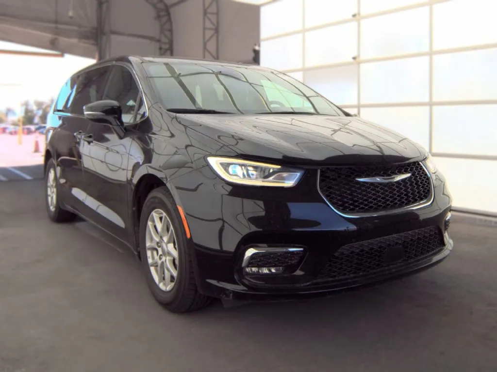 Chrysler Pacifica photo 5