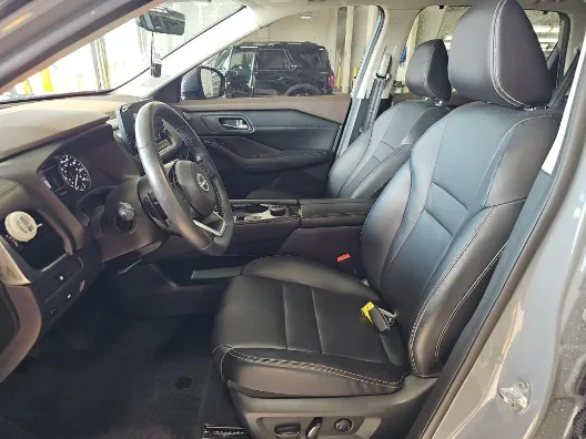 Nissan Rogue photo 8