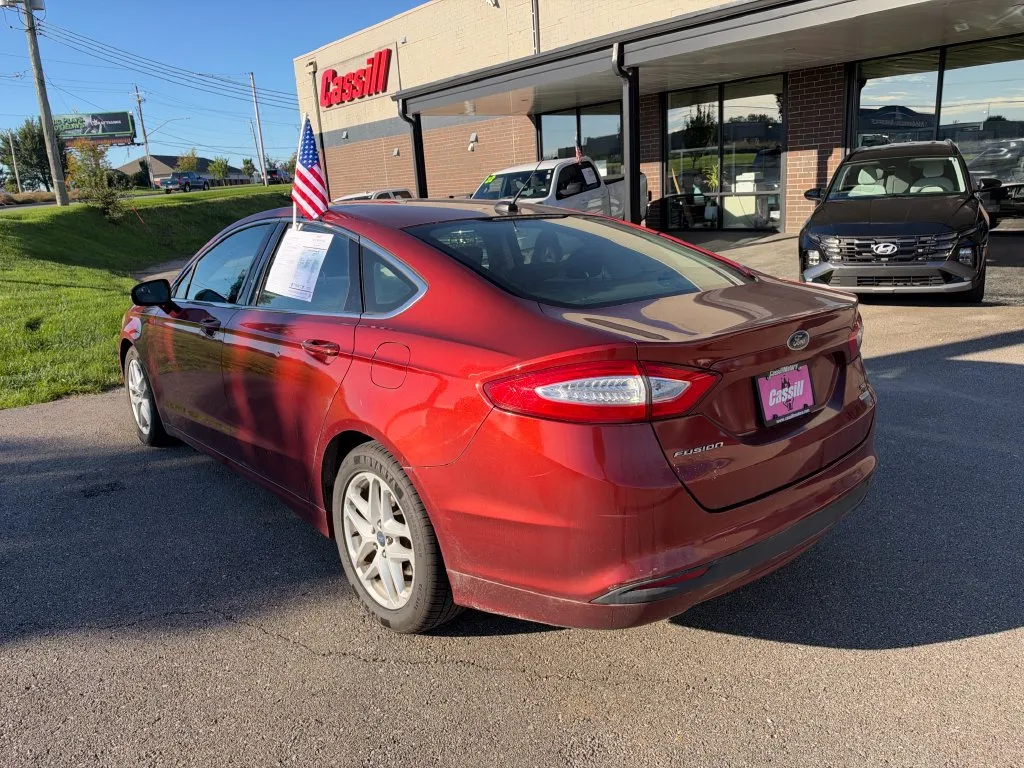 Ford Fusion photo 2