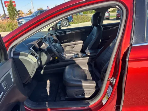 More photos of 2014 Ford Fusion SE at Cassill Motors, IA