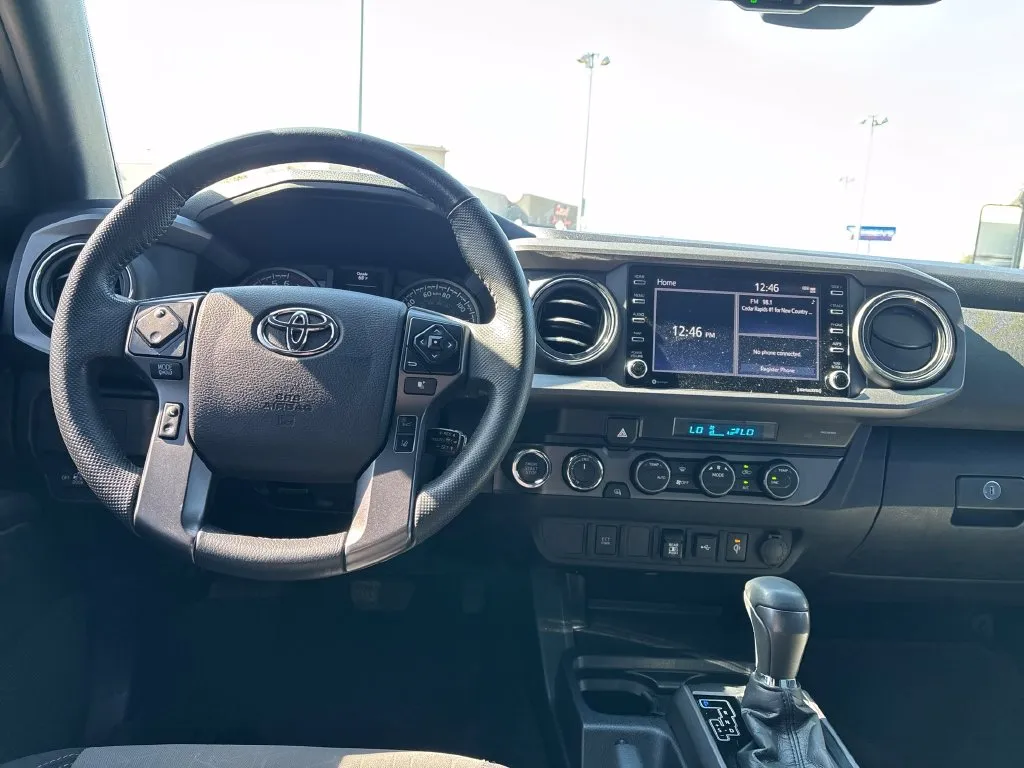Toyota Tacoma photo 15