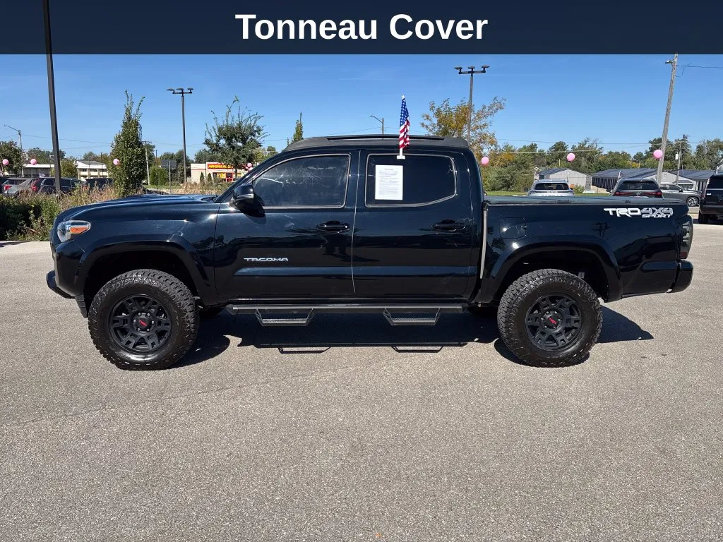 Toyota Tacoma photo 2