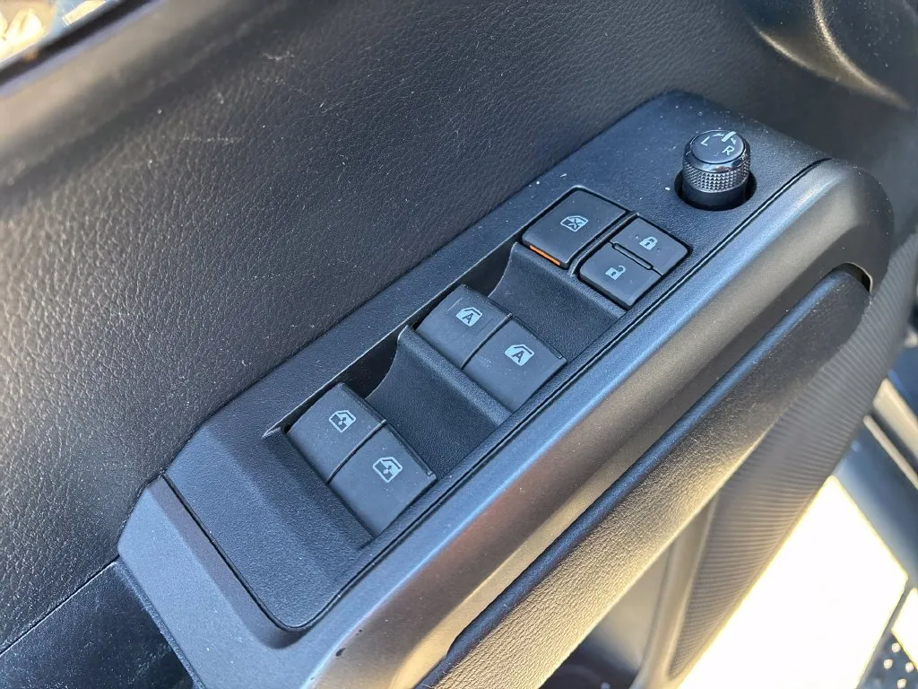 Toyota Tacoma photo 14
