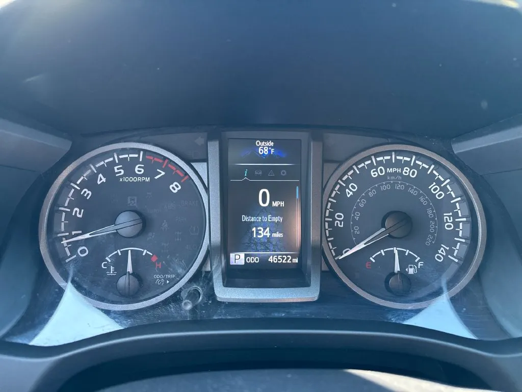 Toyota Tacoma photo 19