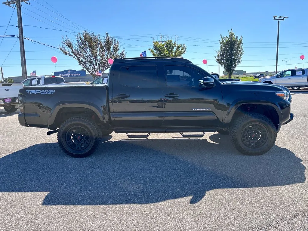 Toyota Tacoma photo 8