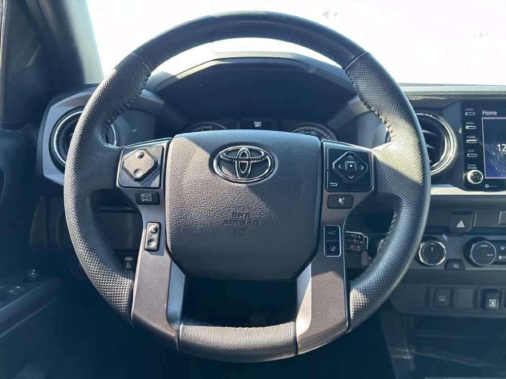 Toyota Tacoma photo 18