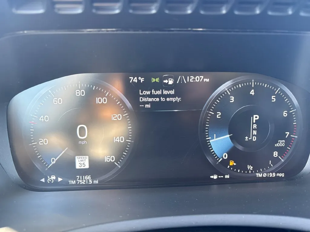 Volvo XC90 photo 19