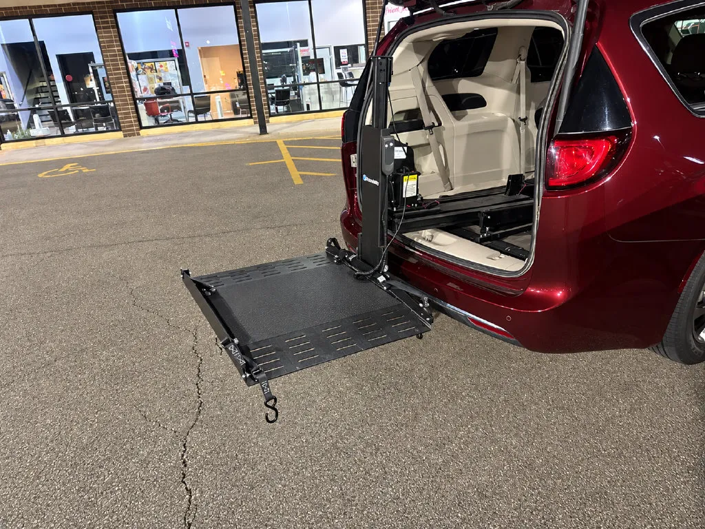 Chrysler Pacifica photo 5