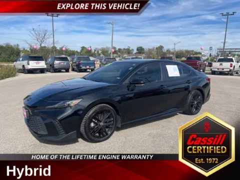 Black 2025 Toyota Camry SE for sale in Cedar Rapids, IA