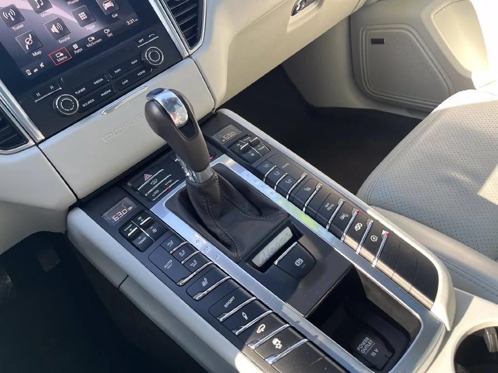 Porsche Macan photo 23