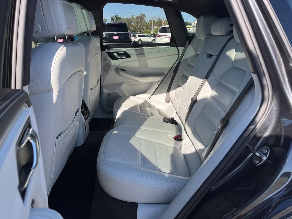 Porsche Macan photo 15
