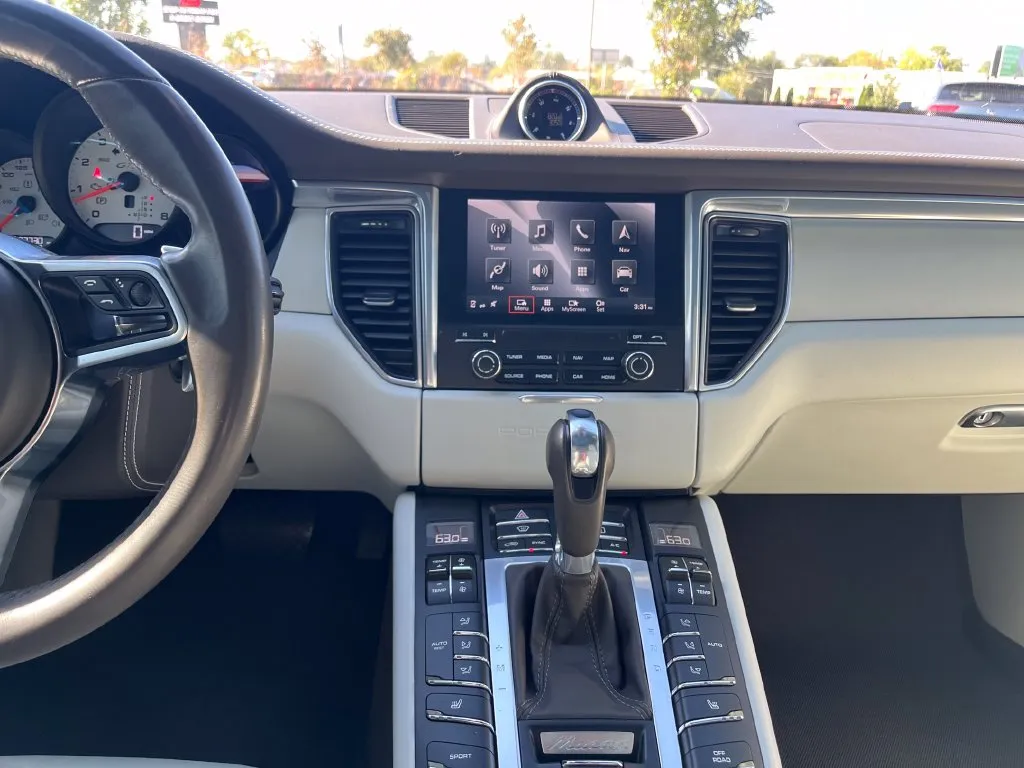 Porsche Macan photo 22