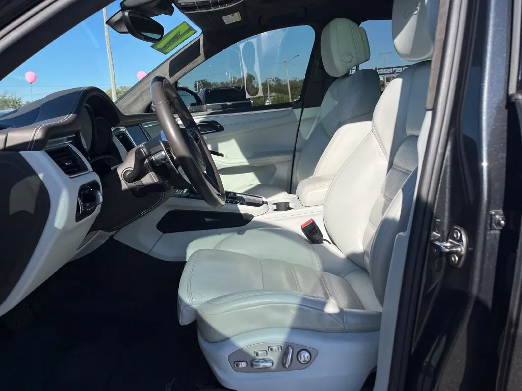Porsche Macan photo 12