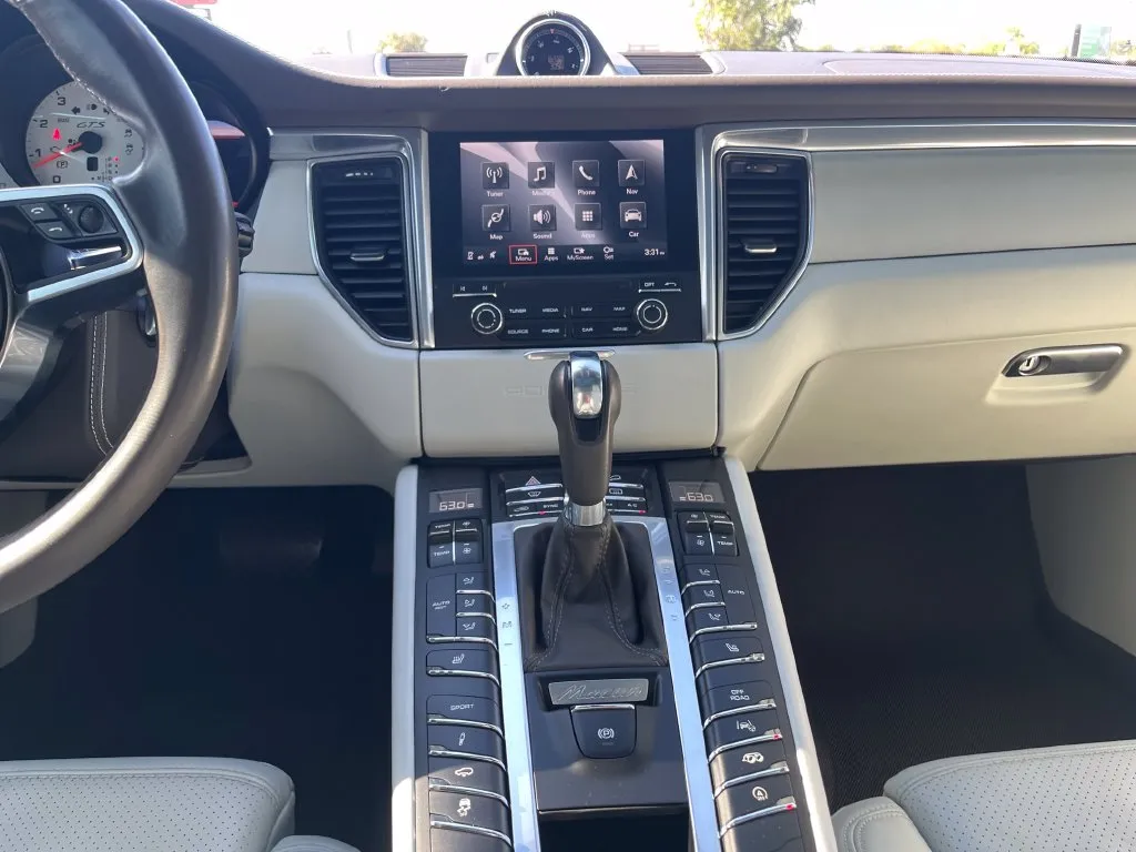 Porsche Macan photo 24