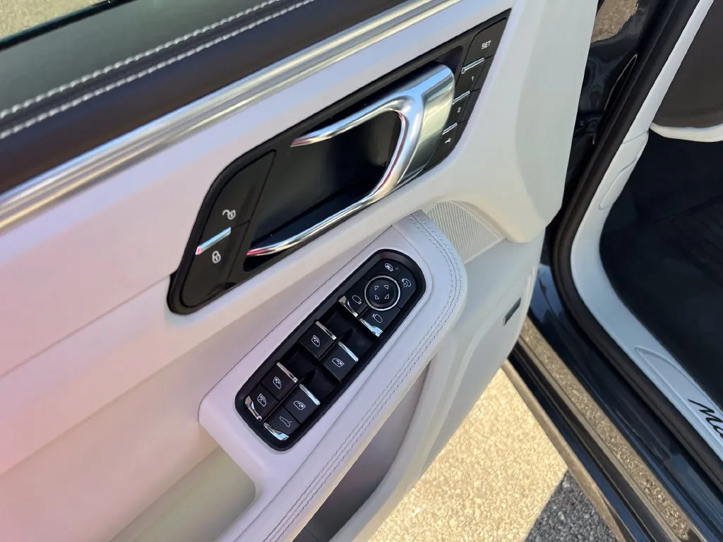 Porsche Macan photo 14