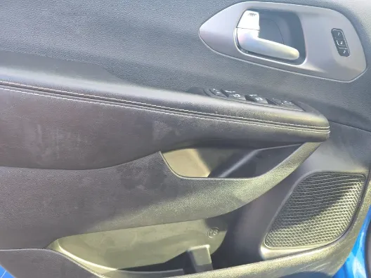 Chrysler Pacifica photo 9