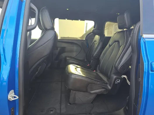 Chrysler Pacifica photo 13