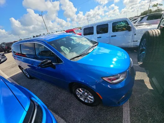 Chrysler Pacifica photo 6