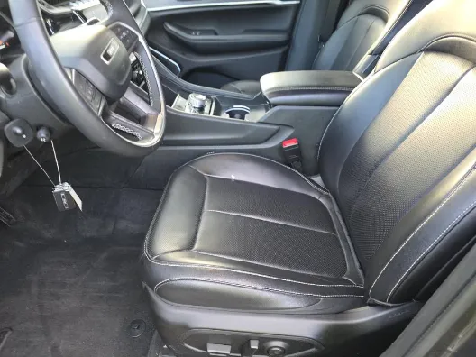 Jeep Grand Cherokee photo 8