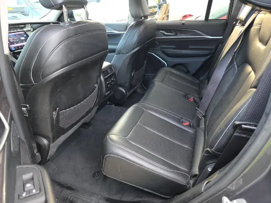 Jeep Grand Cherokee photo 13