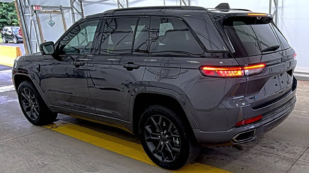 Jeep Grand Cherokee photo 2