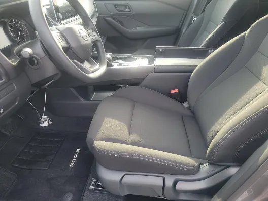 Nissan Rogue photo 8