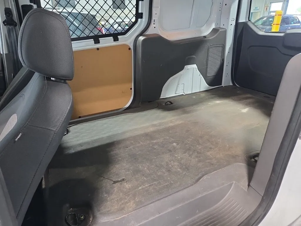 Ford Transit Connect photo 9