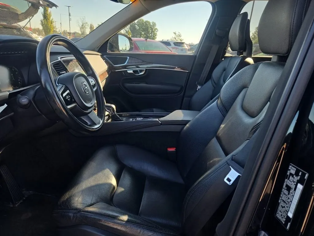 Volvo XC90 photo 8