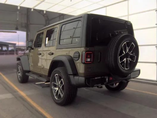 Jeep Wrangler photo 2