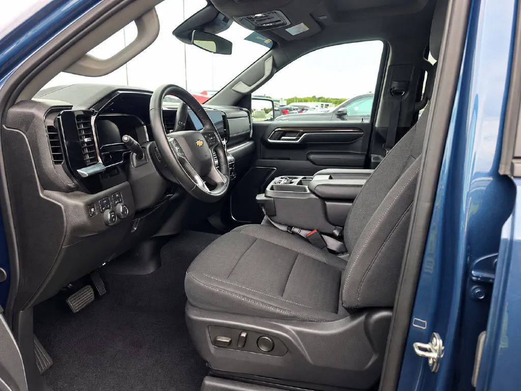 Chevrolet Silverado photo 8