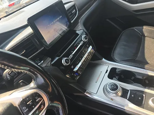 Ford Explorer photo 12