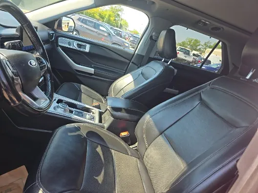 Ford Explorer photo 8