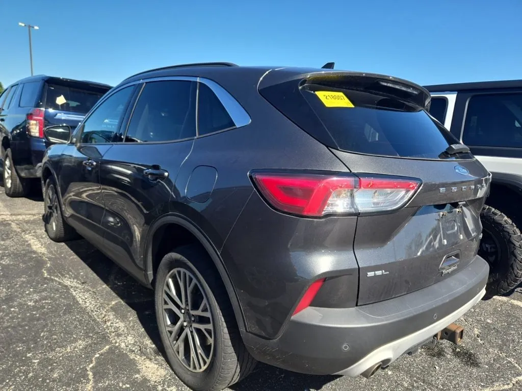 Ford Escape photo 2