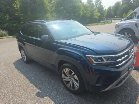 More photos of 2021 Volkswagen Atlas 3.6L V6 SE w/Technology at Cassill Motors, IA