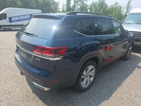 More photos of 2021 Volkswagen Atlas 3.6L V6 SE w/Technology at Cassill Motors, IA