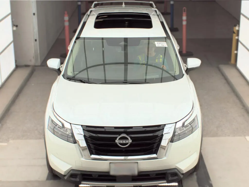 Nissan Pathfinder photo 6