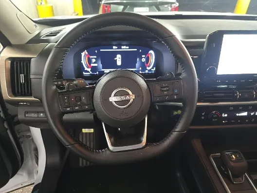 Nissan Pathfinder photo 9