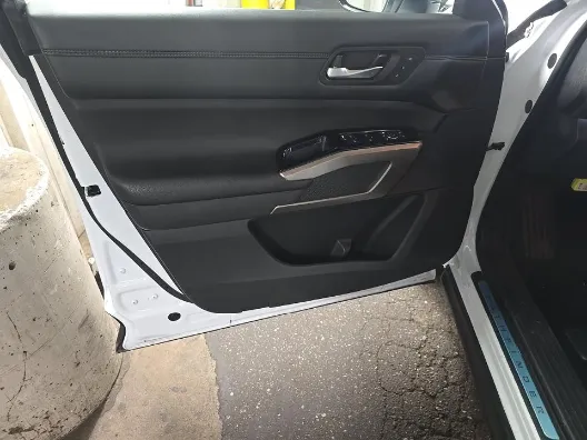 Nissan Pathfinder photo 8