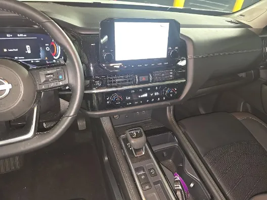 Nissan Pathfinder photo 11