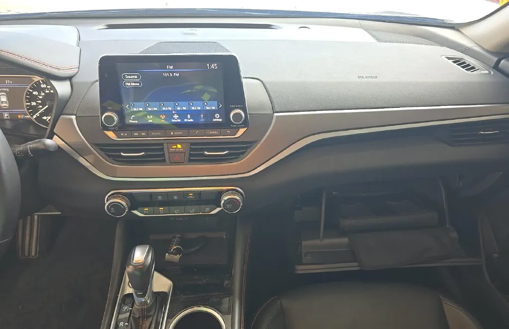 Nissan Altima photo 12