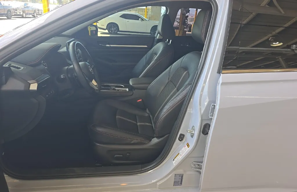 Nissan Altima photo 8