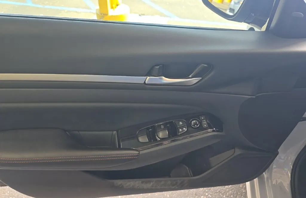 Nissan Altima photo 9