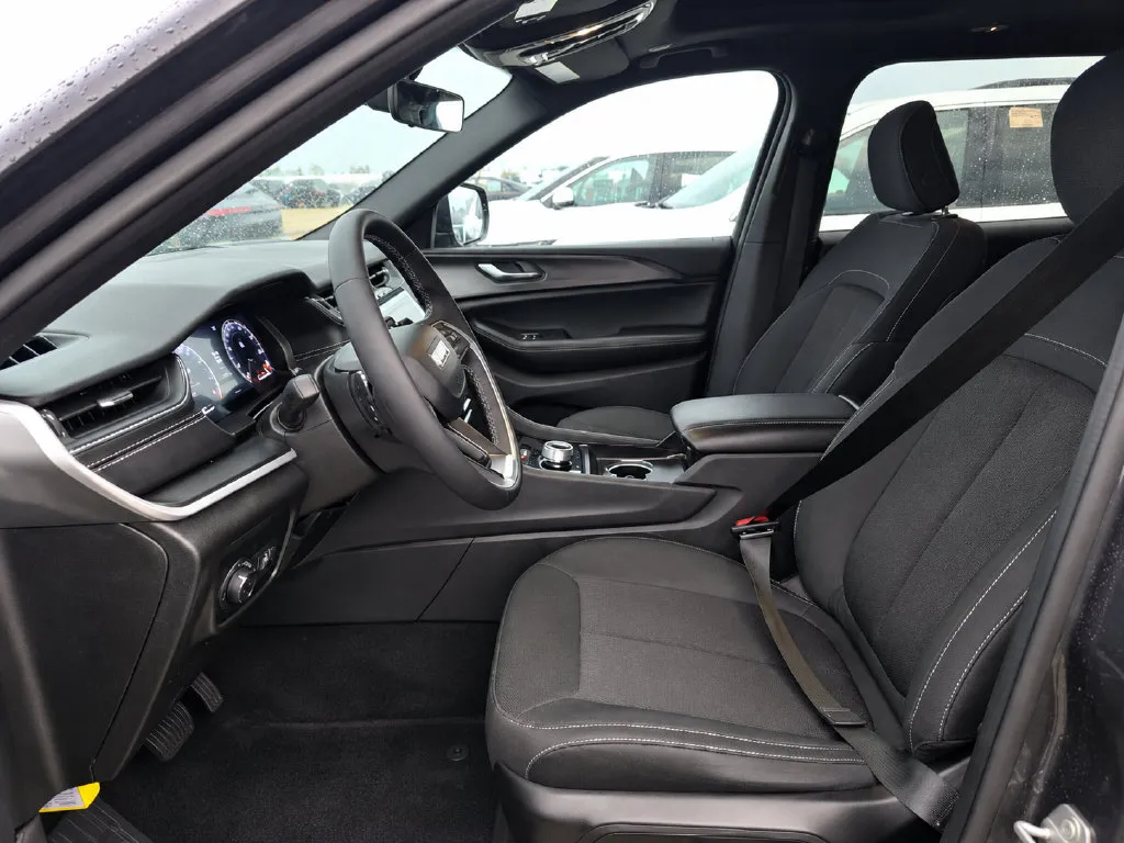 Jeep Grand Cherokee L photo 8