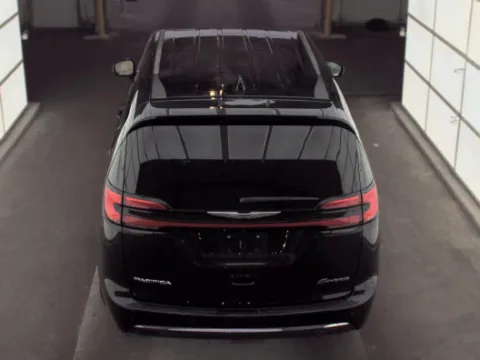 More photos of 2024 Chrysler Pacifica Hybrid Select at Cassill Motors, IA