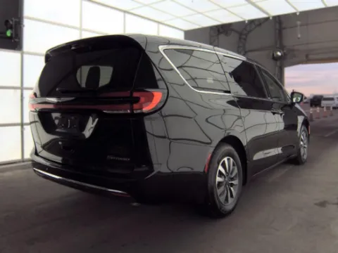 More photos of 2024 Chrysler Pacifica Hybrid Select at Cassill Motors, IA