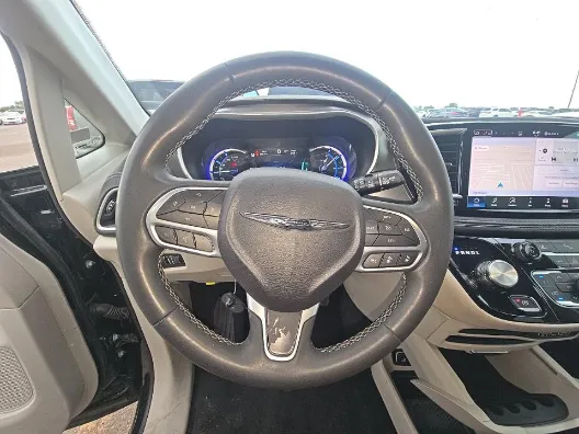 Chrysler Pacifica photo 11