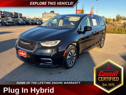 Black 2024 Chrysler Pacifica Hybrid Select for sale in Cedar Rapids, IA