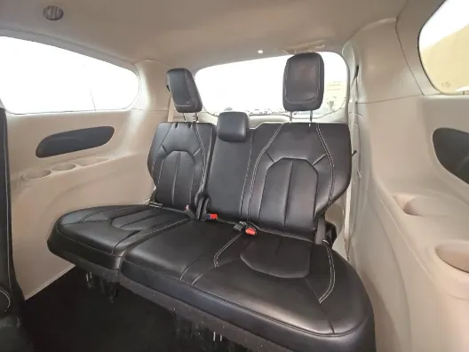 Chrysler Pacifica photo 14