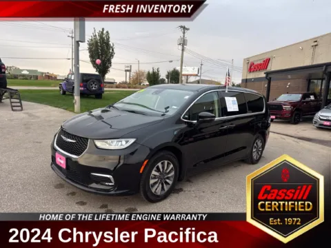 Black 2024 Chrysler Pacifica Hybrid Select for sale in Cedar Rapids, IA