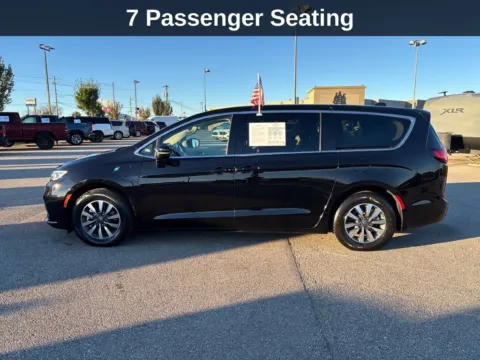 Photos of 2024 Chrysler Pacifica Hybrid Select for sale in Cedar Rapids, IA at Cassill Motors